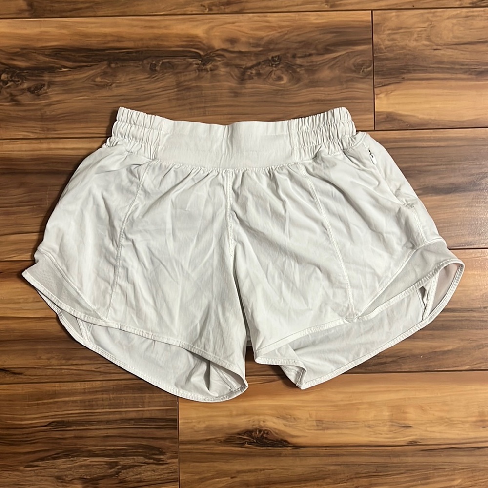 Lululemon Hotty Hot size 2 shorts 4” Low Rise